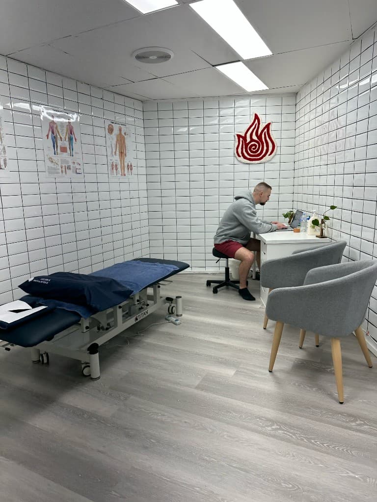Shraz working at the Evolve Physio clinic