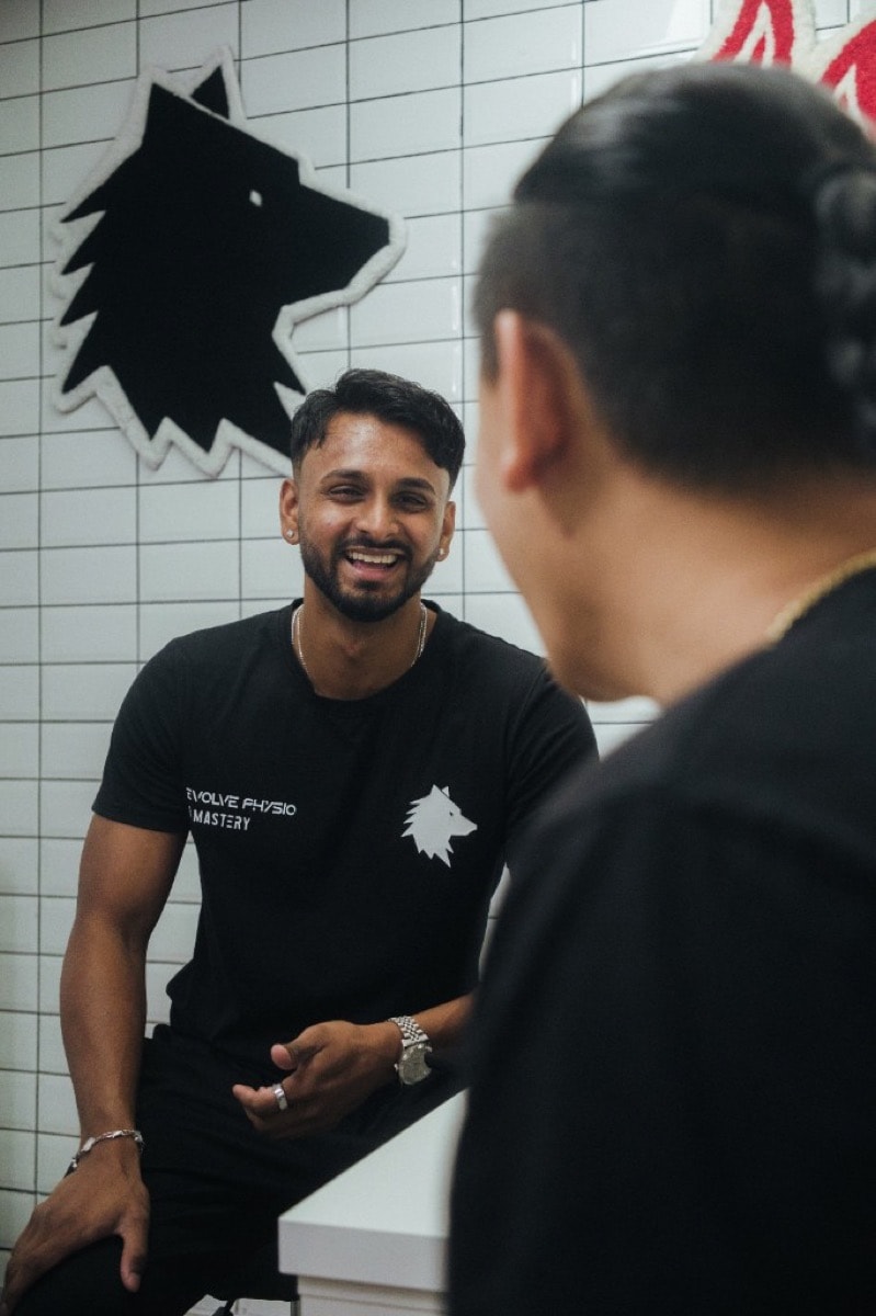 Desk Worker's Shoulder: Why It Aches by 3pm and What to Do About It